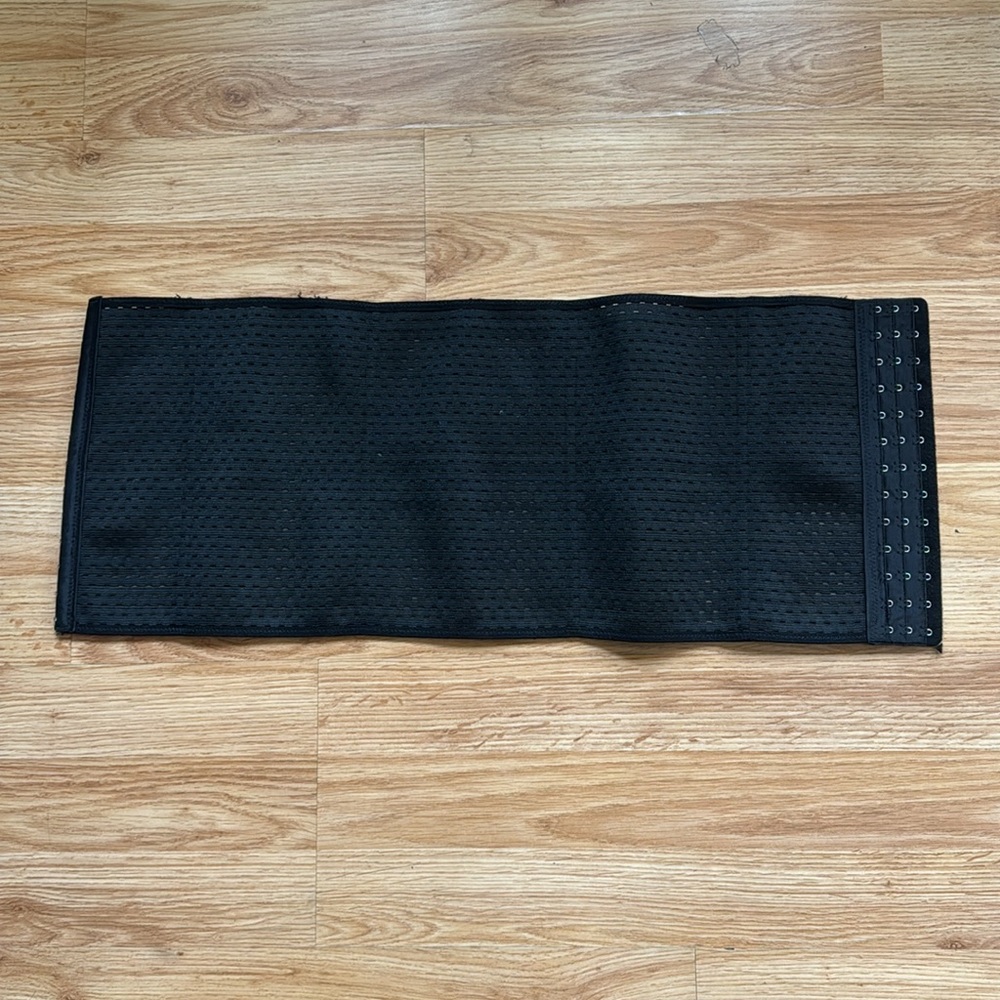 Black Waist Trainer ✨ - Picture 3 of 7